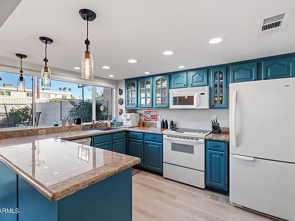 3rd image of 8206 E CHAPARRAL Road