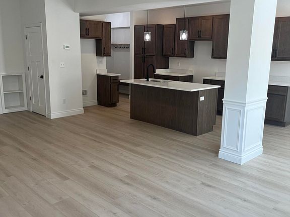 3rd image of 2537 Longwood Dr