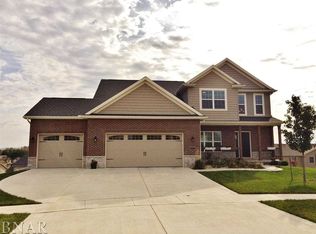 5109 Londonderry Rd, Bloomington, IL 61705