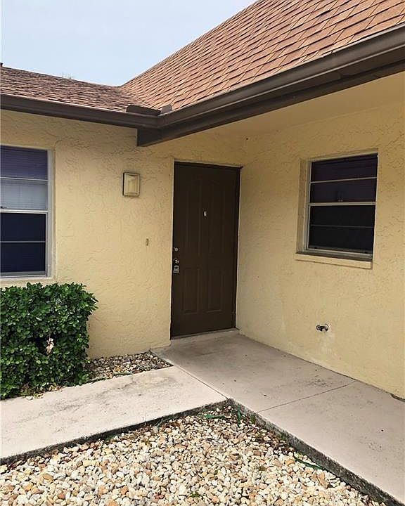 1st image of 218 SE 16th Pl
