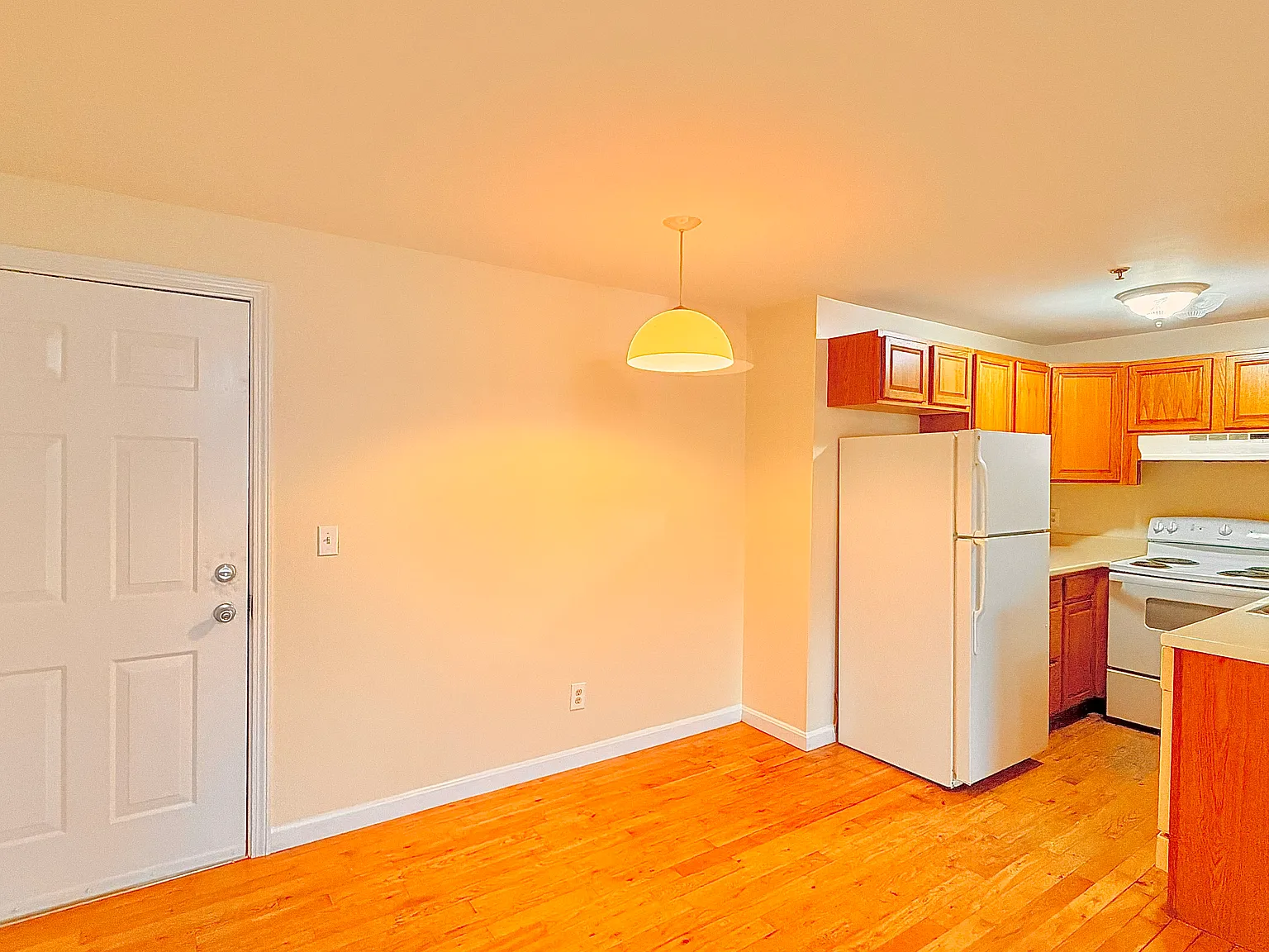 Studio, $1,500 — Photo 1