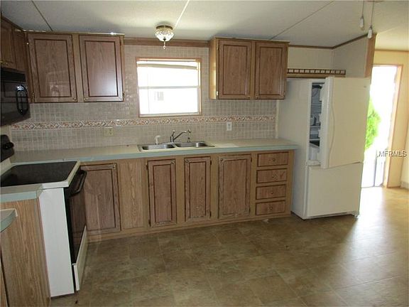 3rd image of 10423 Marinette Ave