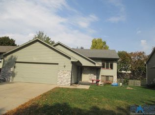 4908 E Blueridge Dr, Sioux Falls, SD 57110