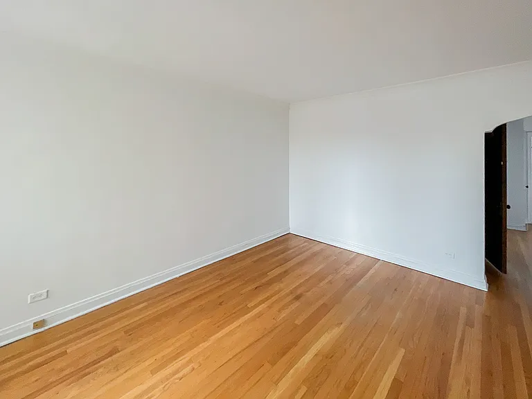2542 W Summerdale Ave #3R — Photo 11