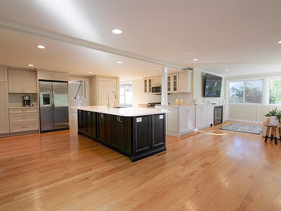 2nd image of 31 Governor Andrew Rd
