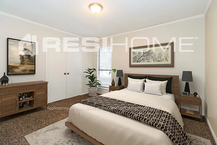 809 Ashmount Ln — Photo 12