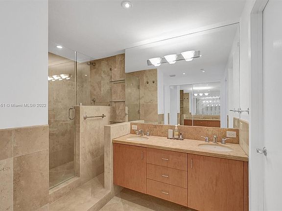 4th image of 151 Crandon Blvd APT 1034