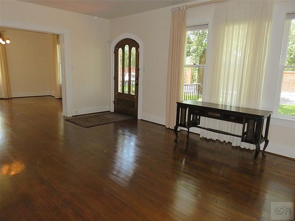 4th image of 20 Cedar Lawn Cir