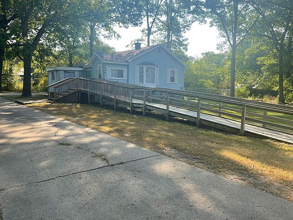 4th image of 1066 Elliott Ave