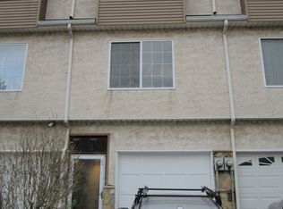 54 Long Pond Ln, Staten Island, NY 10304