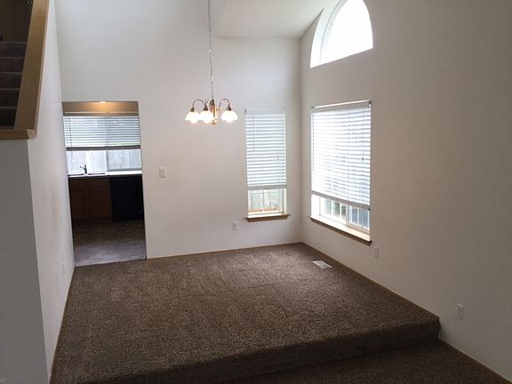 3rd image of 8402 152nd Ave E