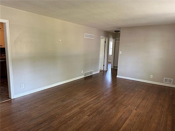 3rd image of 816 Hillside Ave