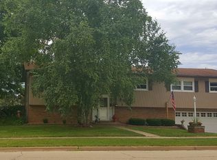 609 Edwards Ave, Dundee, IL 60118