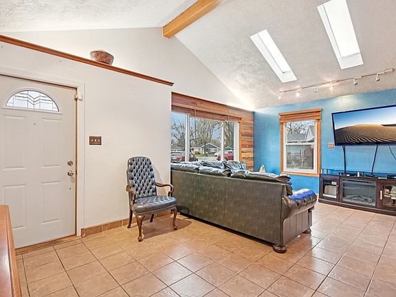 4th image of 354 Marquette St
