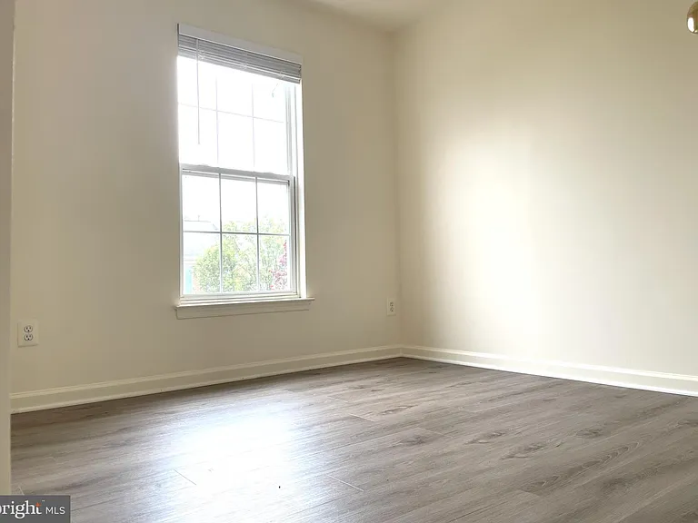 2540 Banshire Dr — Photo 37