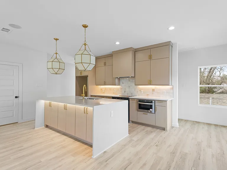 206 W Brooklyn Ave — Photo 13
