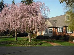 22280 Balmoral Dr, Grosse Ile, MI 48138