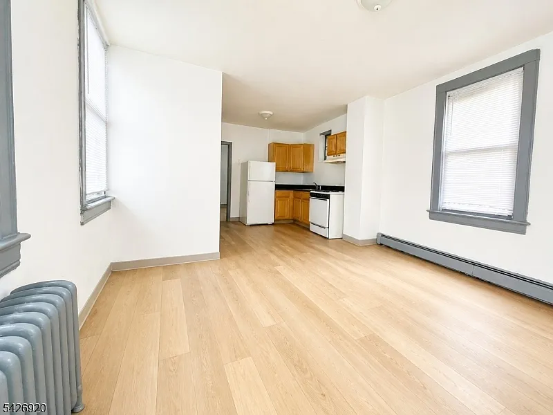 1 bed, 1.0 bath, $1,650 — Photo 2