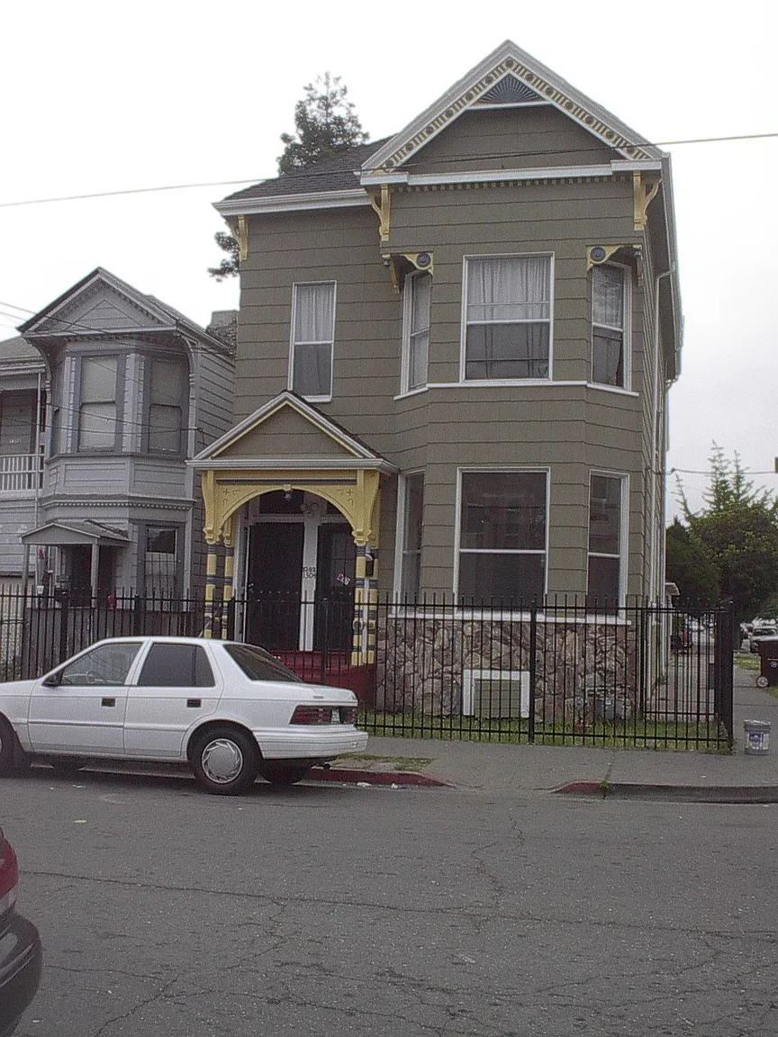 1302 Campbell St photo 1