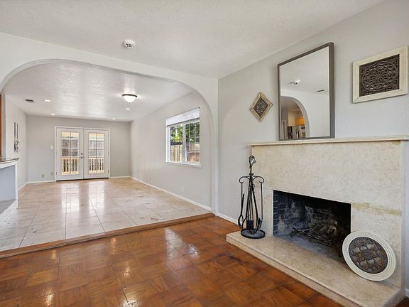 5th image of 112 Pacific Court