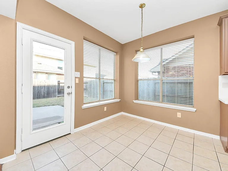 4703 Zachary Ln — Photo 9