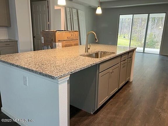 4th image of 184 WILLOW CREEK Court