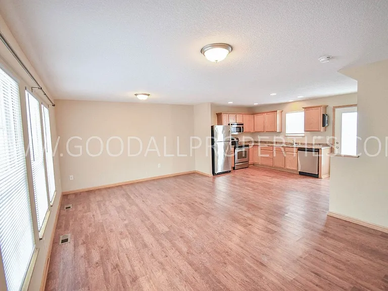 4317 153rd St — Photo 3