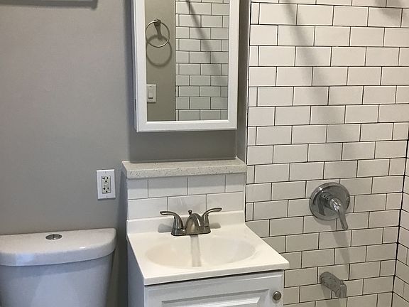 4th image of 3651 W Montrose Ave Rear 1F