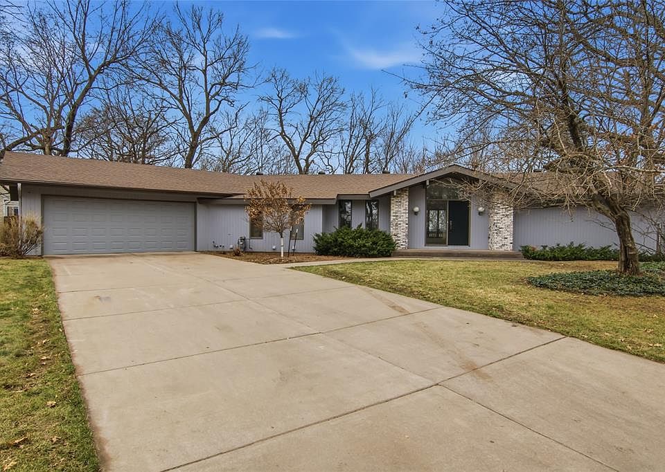 1st image of 4322 Woodridge Drive