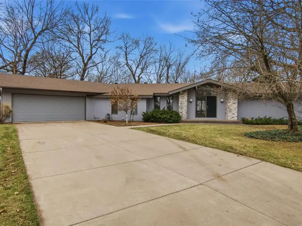 4322 Woodridge Drive, Eau Claire, WI 54701