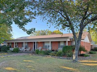 211 Service St, Mountain View, AR 72560
