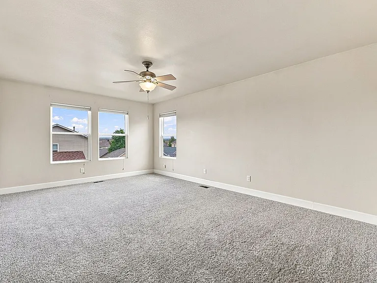 2202 Hanham Dr — Photo 15