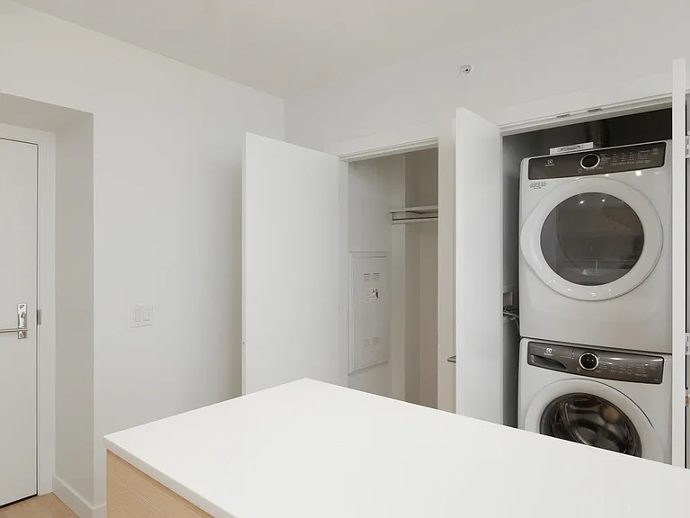 525 Foster Ave #1405 — Photo 9