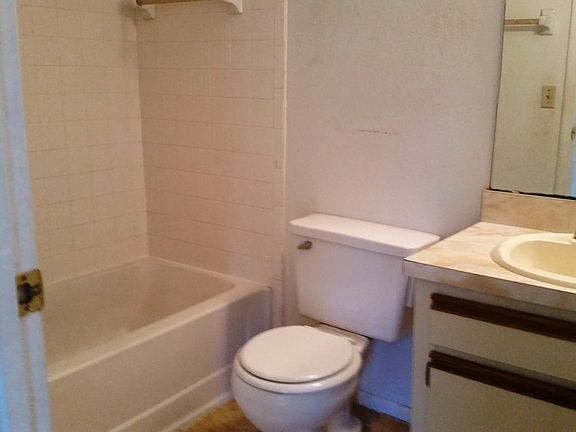 5th image of 1321 SE Belcrest Street