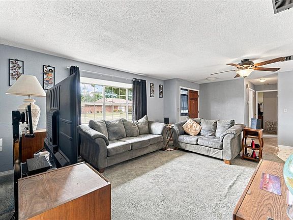 3rd image of 547 EVERETT STREET