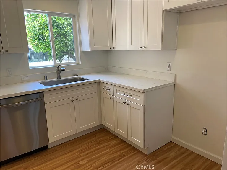 7339 White Oak Ave — Photo 6
