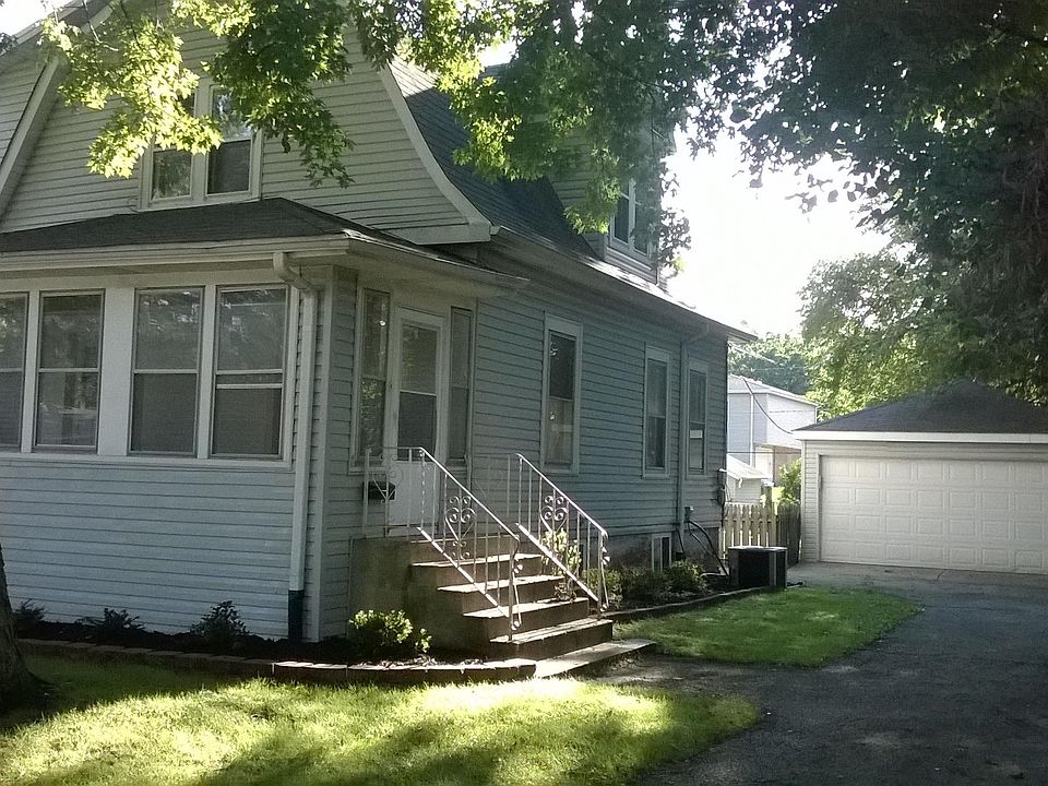 1st image of 220 S Hickory Ave