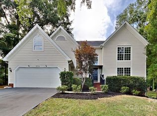 8304 Londonshire Dr, Charlotte, NC 28216