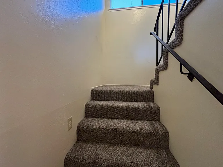 416 Dahlia St — Photo 7