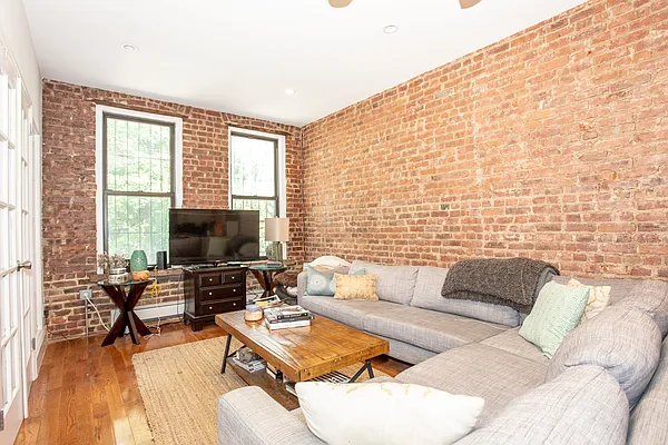 Rented by EXR | media 5