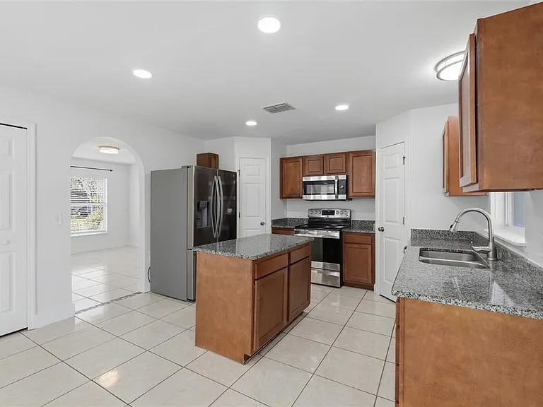 4140 Stonefield Dr — Photo 2