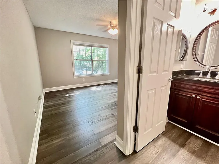 7101 Santa Fe Pkwy — Photo 16