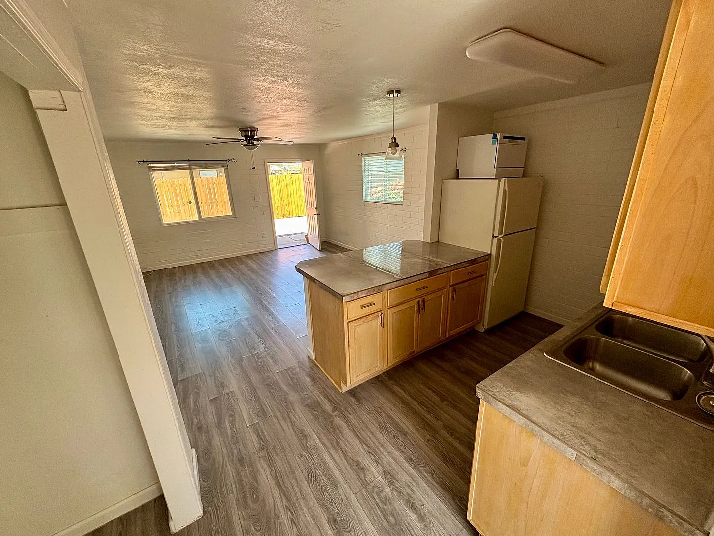 Ideal Studio/1 BA Duplex Unit Near 7th St & Dunlap in Phoenix! — Photo 4