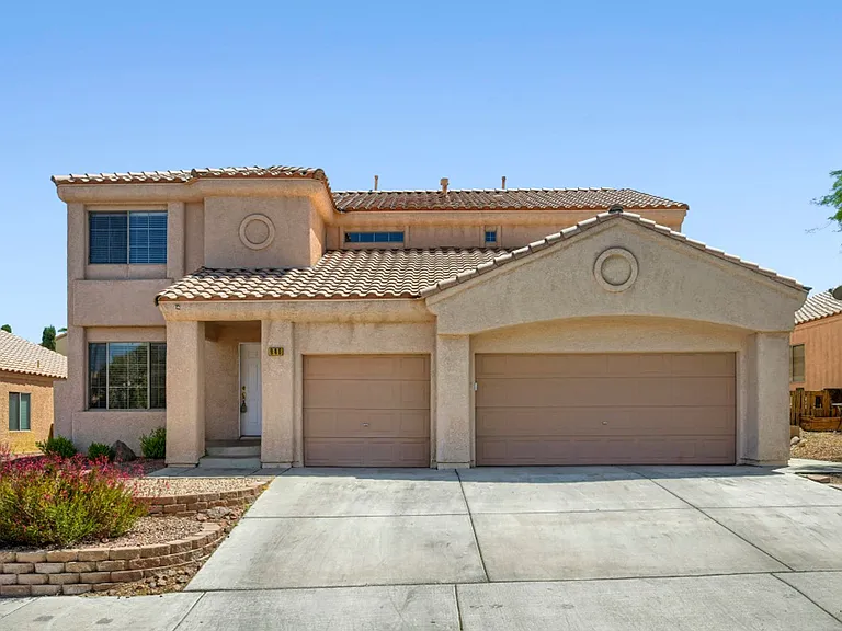 946 Saddle Horn Dr — Photo 2