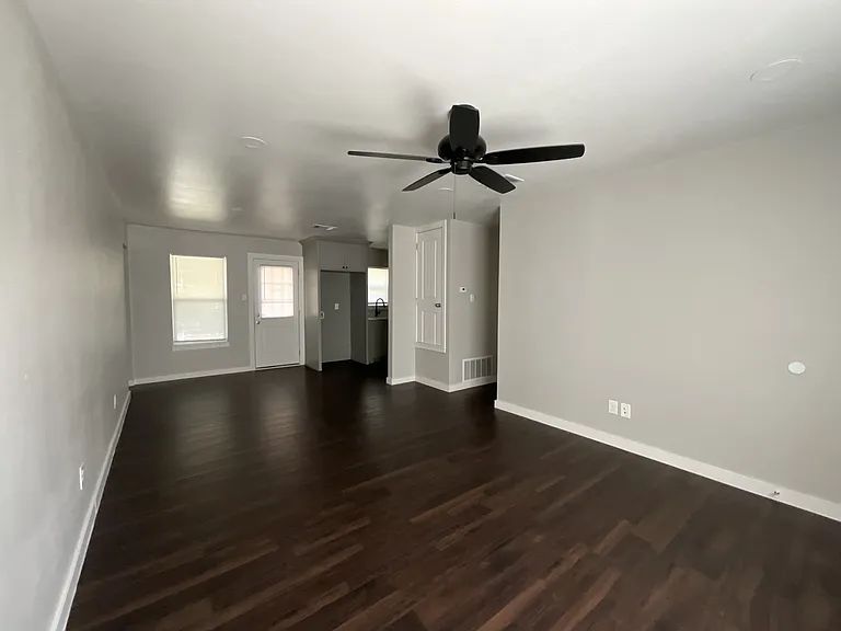 405 E Pine St — Photo 6
