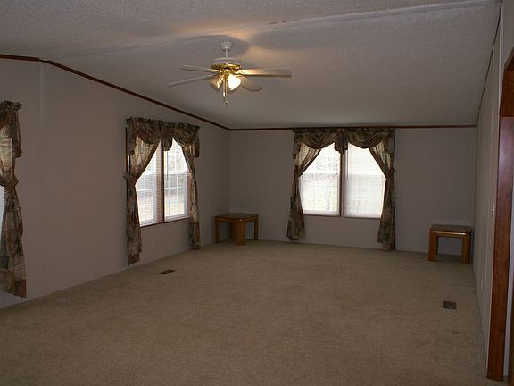 Other end Entertainment room