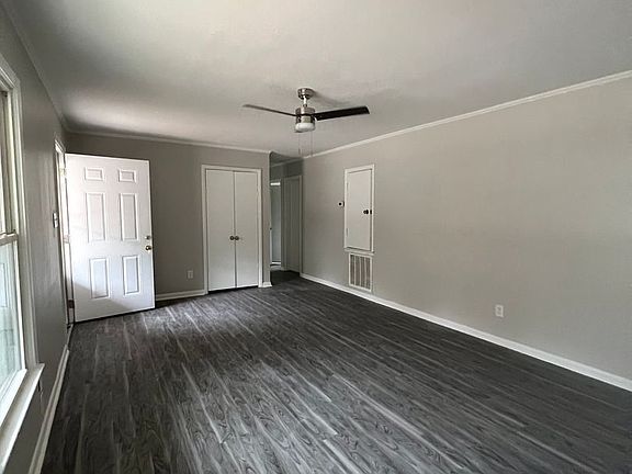 2nd image of 1222 Essex Pl