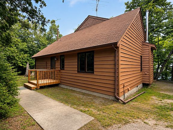 3rd image of 50573 Evergreen Point Rd