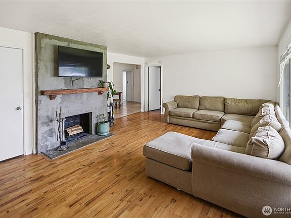 4th image of 214 G Street NE