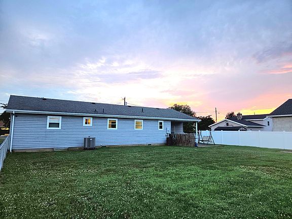 3rd image of 32 Arnette Dr